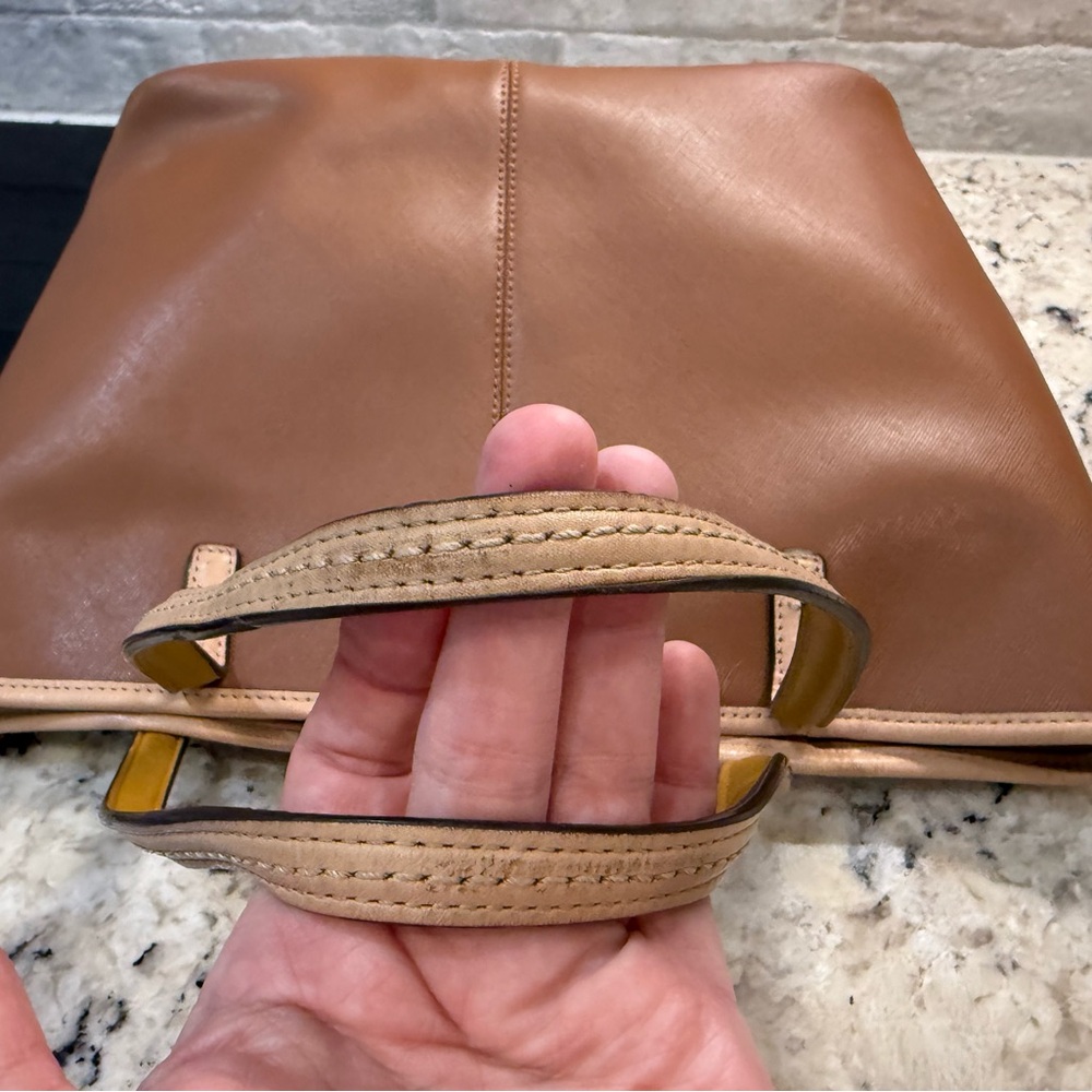 Coach EUC Brown Leather Tote w/Contrasting Tan Handles - Picture 4 of 7